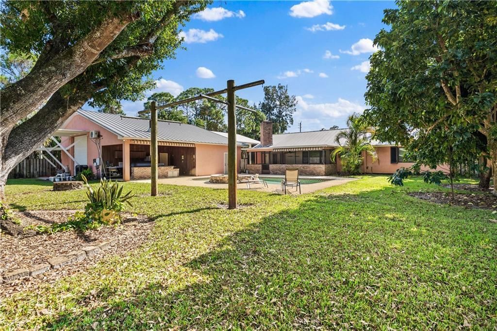 For Sale: $700,000 (3 beds, 2 baths, 1897 Square Feet)