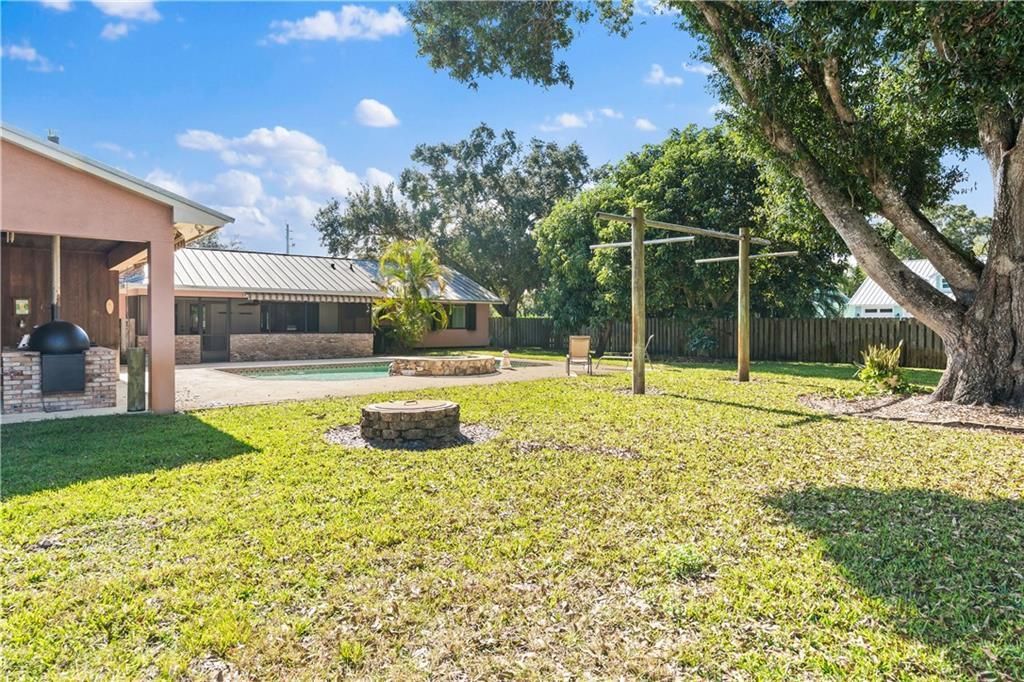 For Sale: $700,000 (3 beds, 2 baths, 1897 Square Feet)