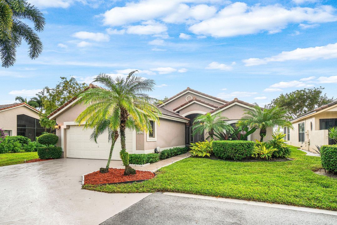 For Sale: $549,900 (3 beds, 2 baths, 1874 Square Feet)