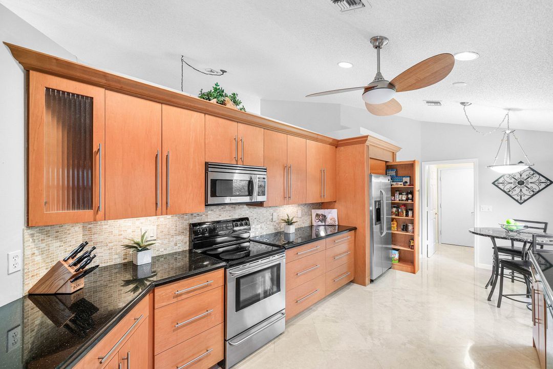 For Sale: $549,900 (3 beds, 2 baths, 1874 Square Feet)