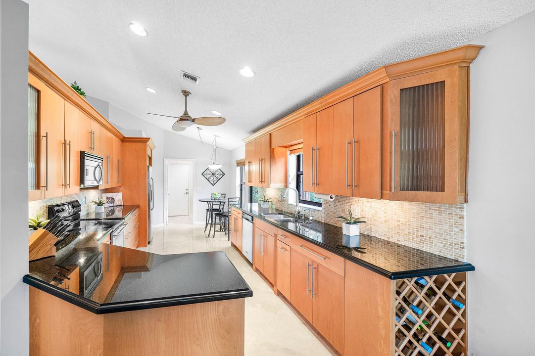 For Sale: $549,900 (3 beds, 2 baths, 1874 Square Feet)