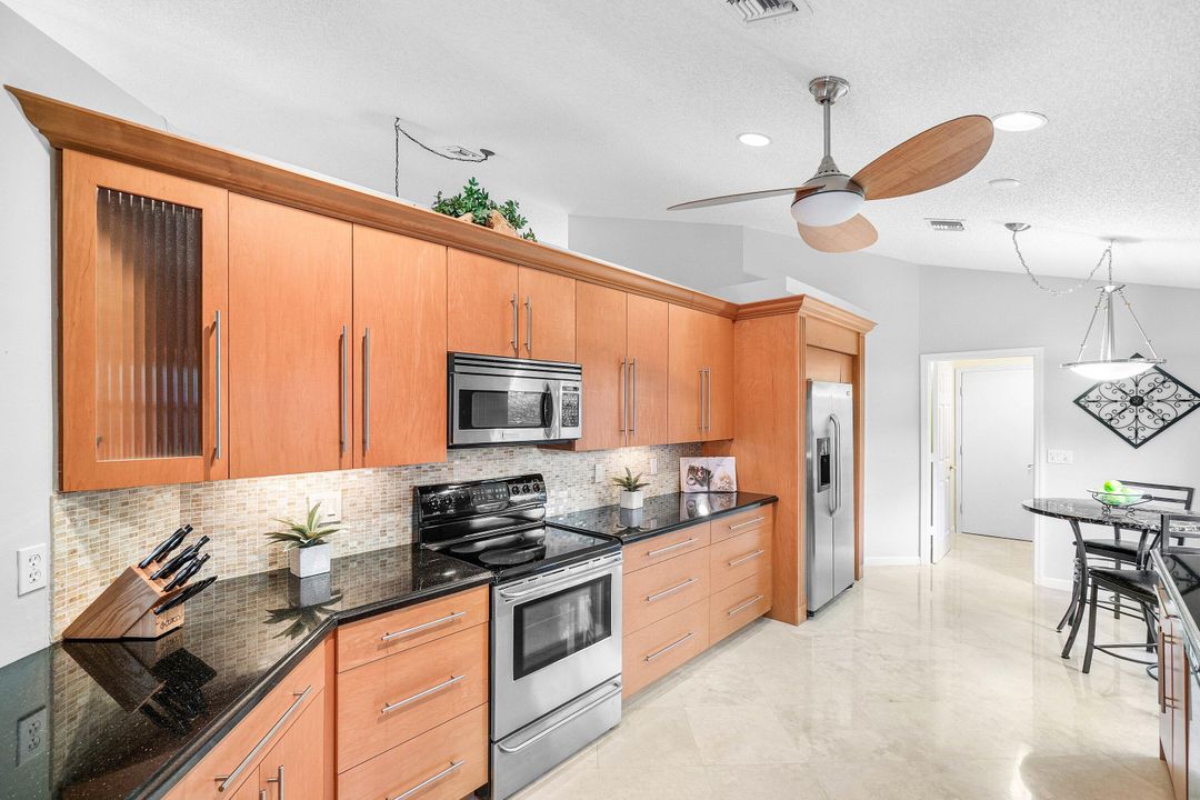 For Sale: $549,900 (3 beds, 2 baths, 1874 Square Feet)