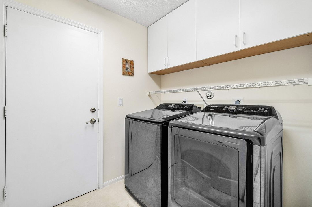 For Sale: $549,900 (3 beds, 2 baths, 1874 Square Feet)