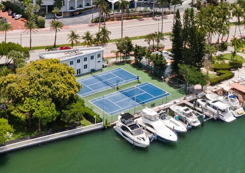 For Sale: $280,000 (0 beds, 1 baths, 570 Square Feet)