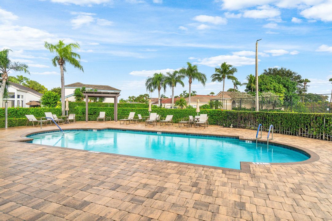 For Sale: $549,900 (3 beds, 2 baths, 1874 Square Feet)