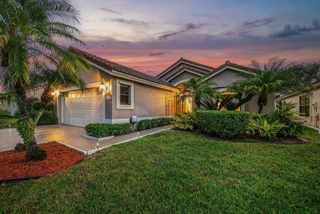 For Sale: $549,900 (3 beds, 2 baths, 1874 Square Feet)