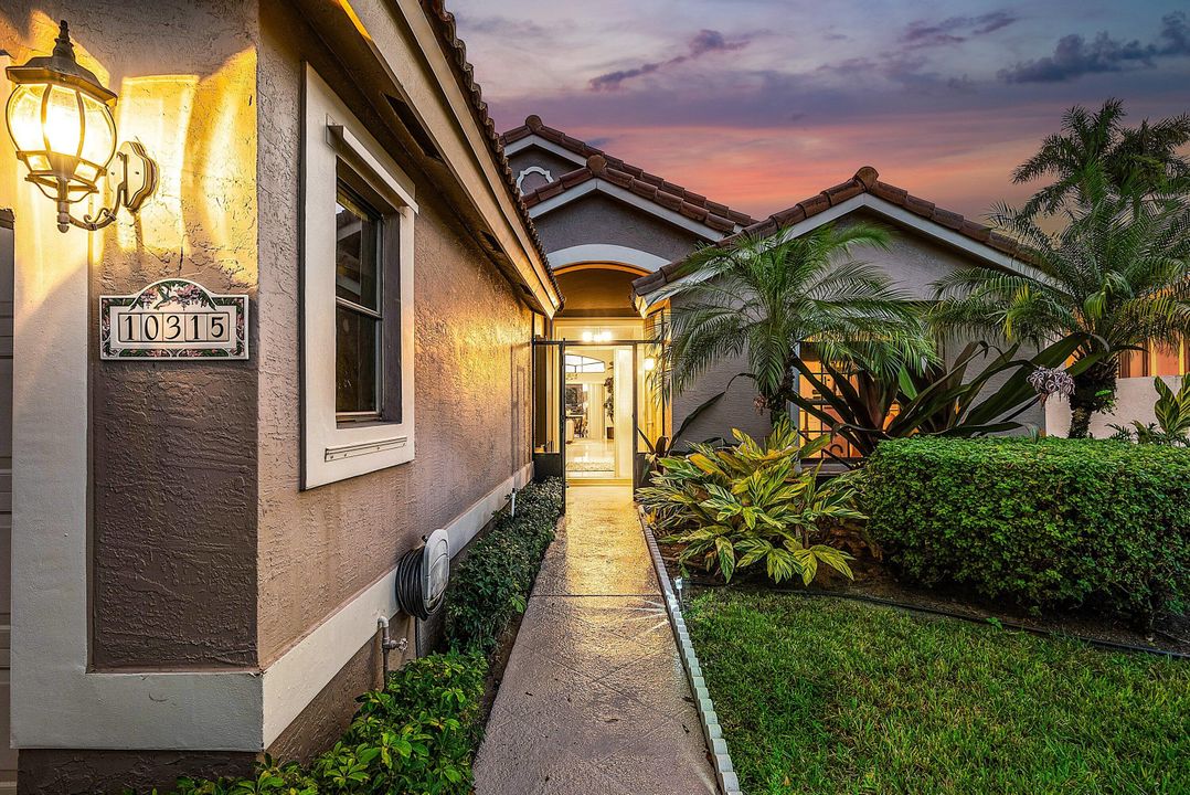 For Sale: $549,900 (3 beds, 2 baths, 1874 Square Feet)