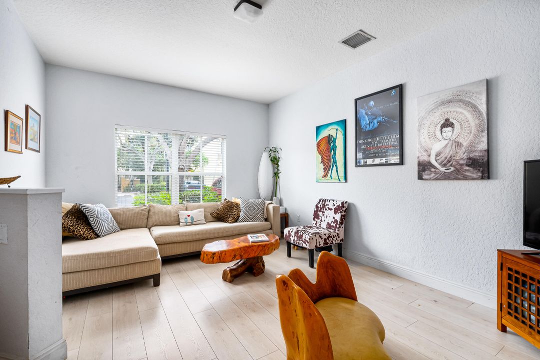 For Sale: $380,000 (3 beds, 2 baths, 1523 Square Feet)