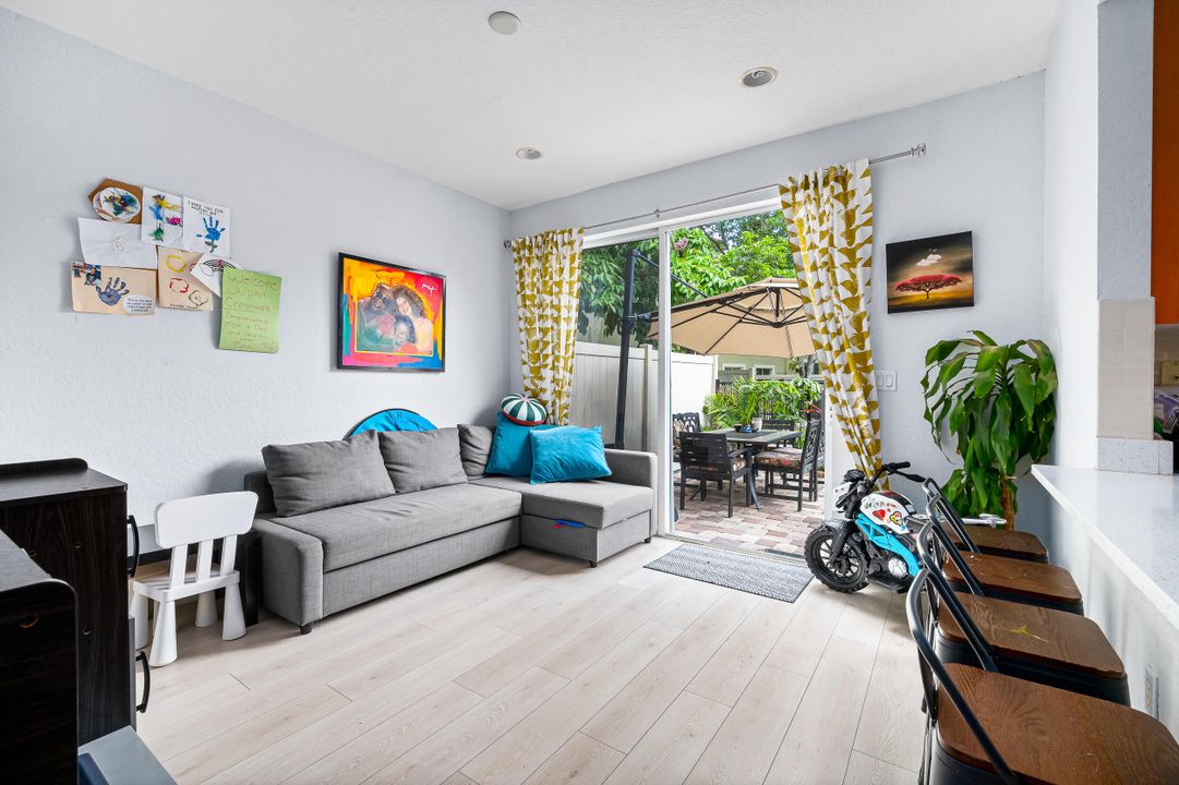 For Sale: $380,000 (3 beds, 2 baths, 1523 Square Feet)