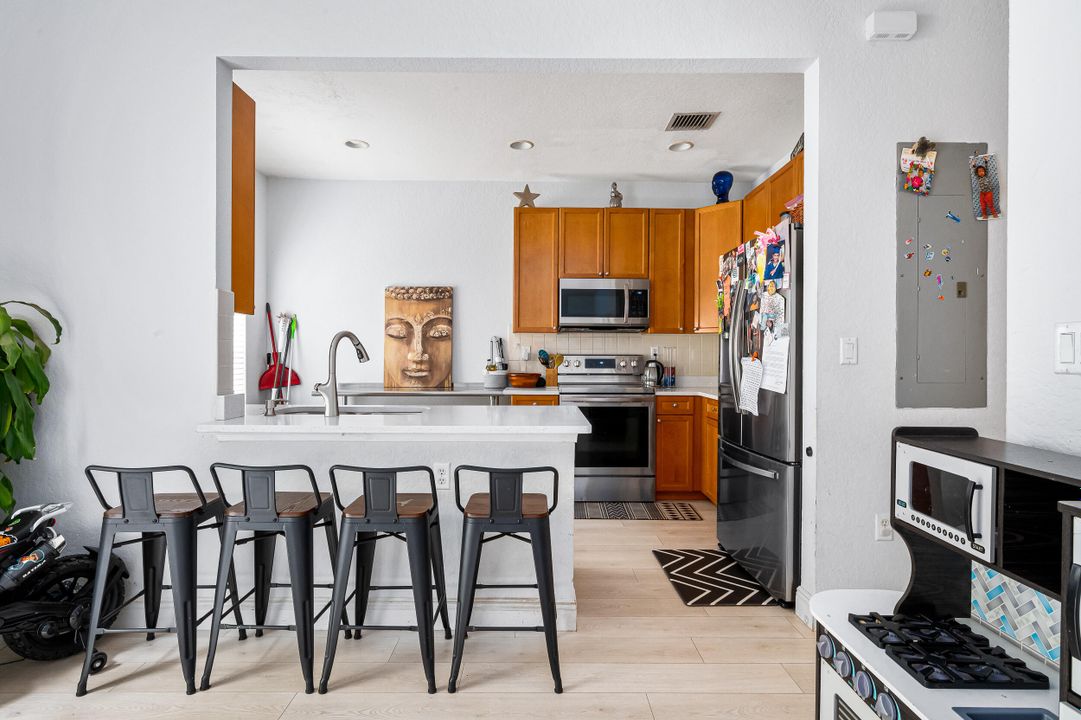 For Sale: $380,000 (3 beds, 2 baths, 1523 Square Feet)