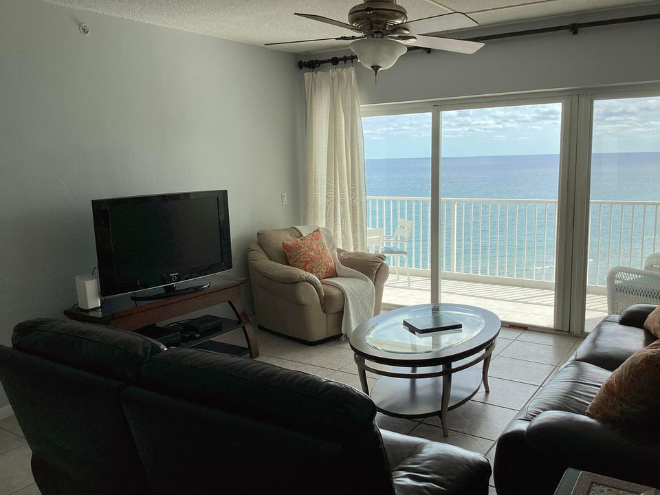 出租: $3,700 (2 贝兹, 2 浴室, 988 平方英尺)