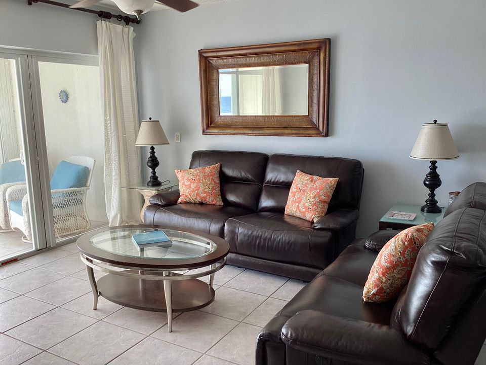 出租: $3,700 (2 贝兹, 2 浴室, 988 平方英尺)