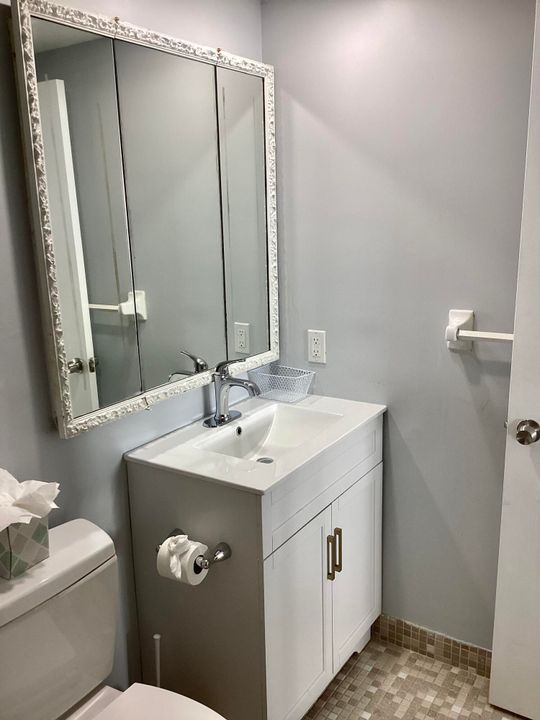 出租: $3,700 (2 贝兹, 2 浴室, 988 平方英尺)