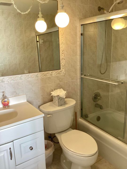 出租: $3,700 (2 贝兹, 2 浴室, 988 平方英尺)