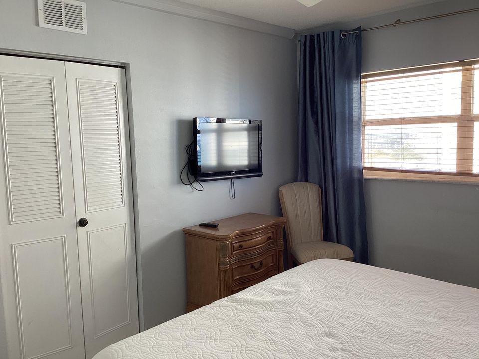 出租: $3,700 (2 贝兹, 2 浴室, 988 平方英尺)