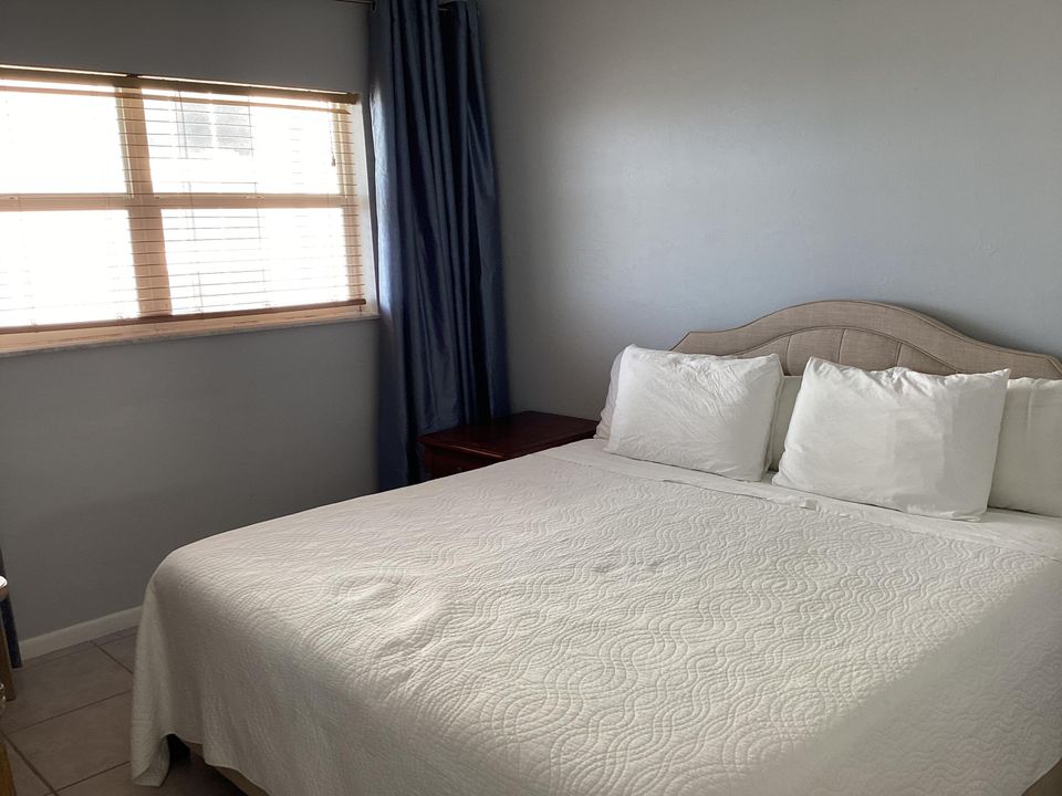 出租: $3,700 (2 贝兹, 2 浴室, 988 平方英尺)