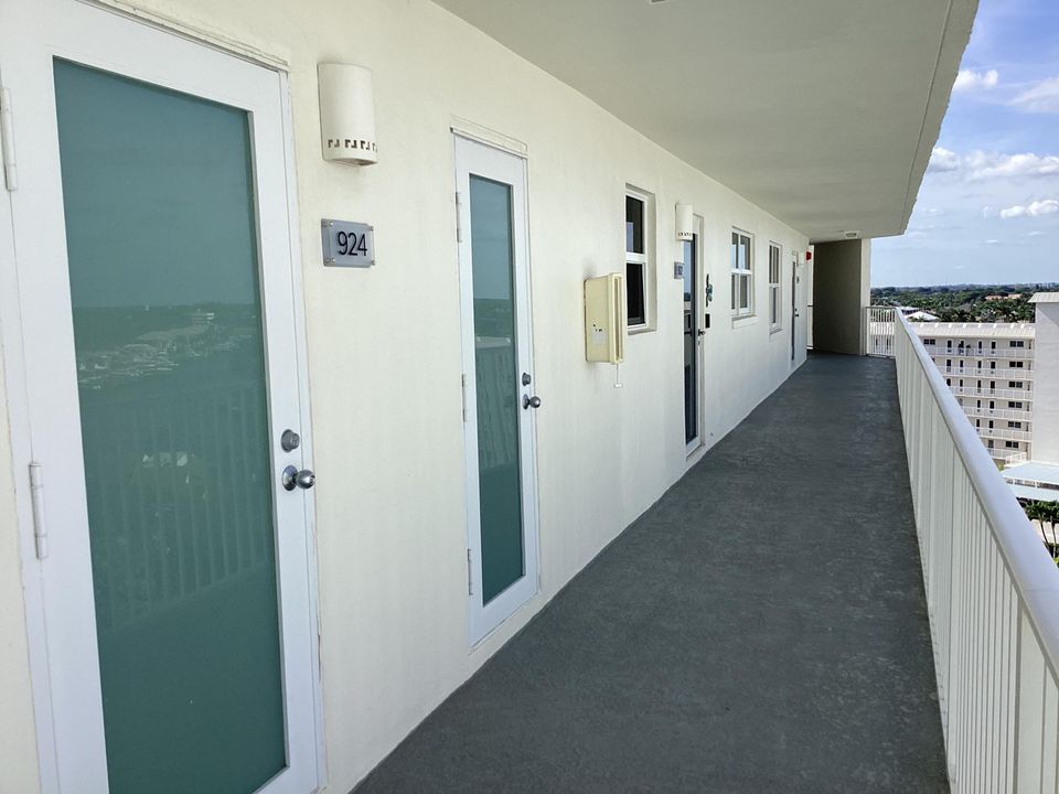 出租: $3,700 (2 贝兹, 2 浴室, 988 平方英尺)