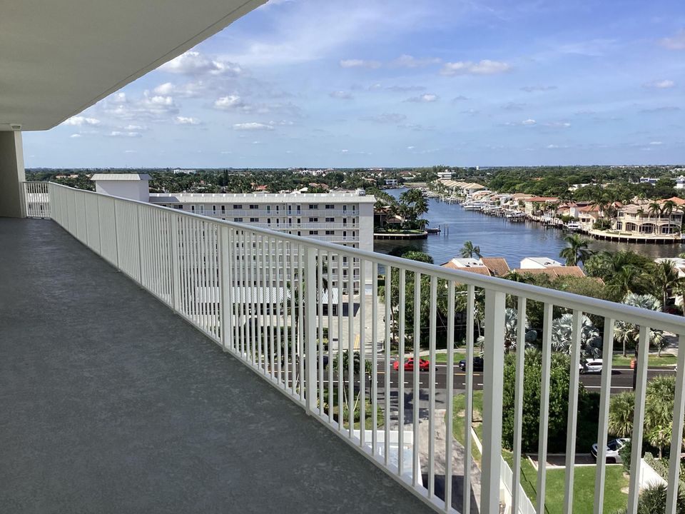 出租: $3,700 (2 贝兹, 2 浴室, 988 平方英尺)