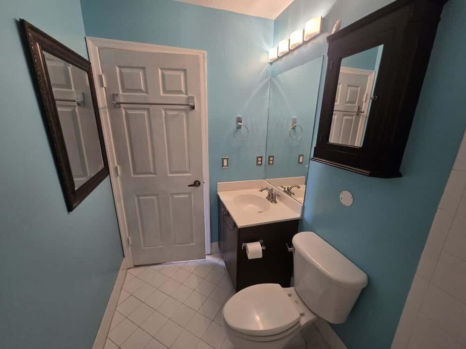 For Rent: $2,000 (2 beds, 2 baths, 910 Square Feet)