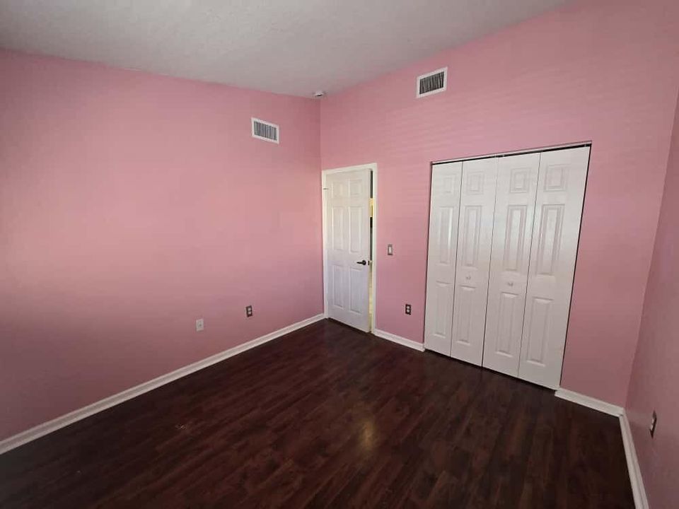 For Rent: $2,000 (2 beds, 2 baths, 910 Square Feet)