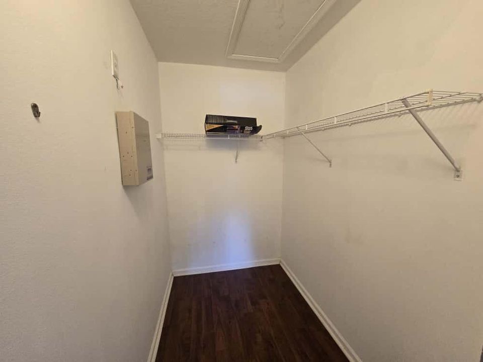 For Rent: $2,000 (2 beds, 2 baths, 910 Square Feet)