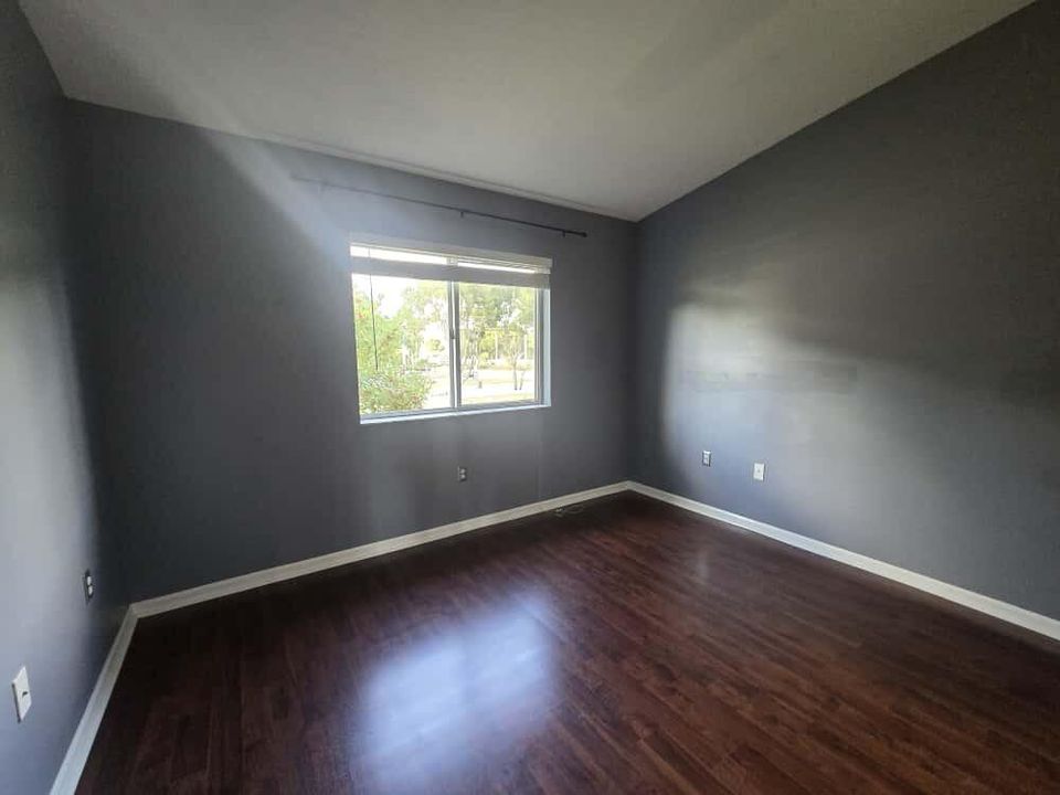 For Rent: $2,000 (2 beds, 2 baths, 910 Square Feet)