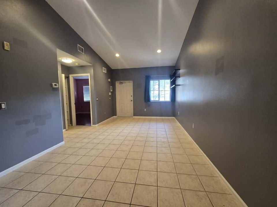 For Rent: $2,000 (2 beds, 2 baths, 910 Square Feet)