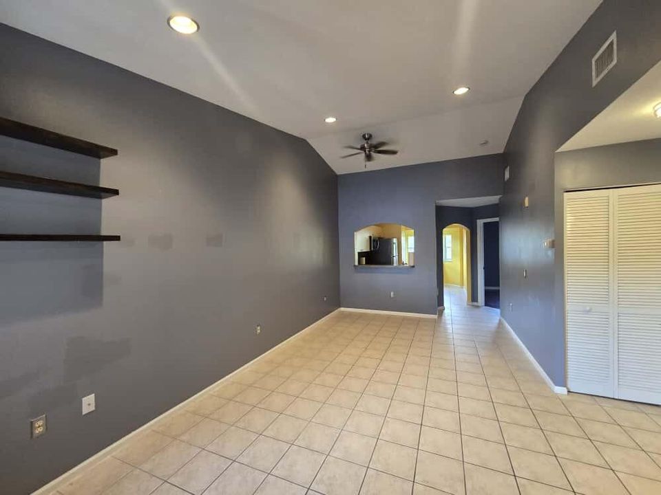 For Rent: $2,000 (2 beds, 2 baths, 910 Square Feet)