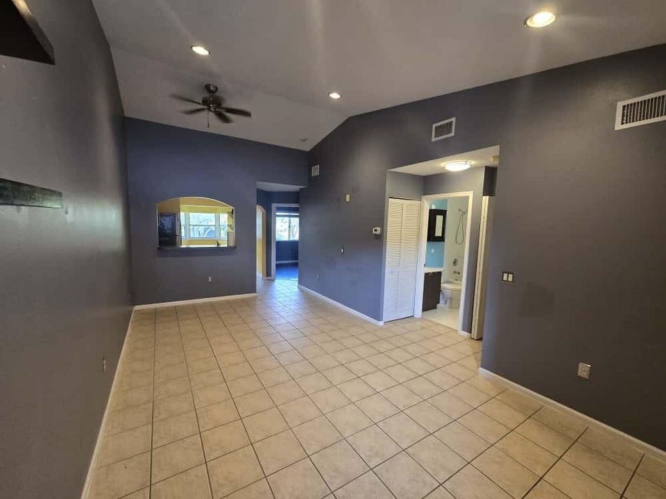 For Rent: $2,000 (2 beds, 2 baths, 910 Square Feet)