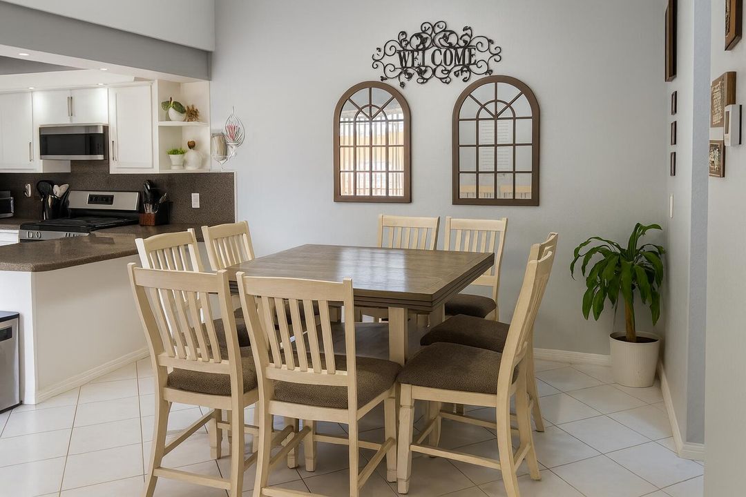 For Sale: $325,000 (2 beds, 2 baths, 1368 Square Feet)