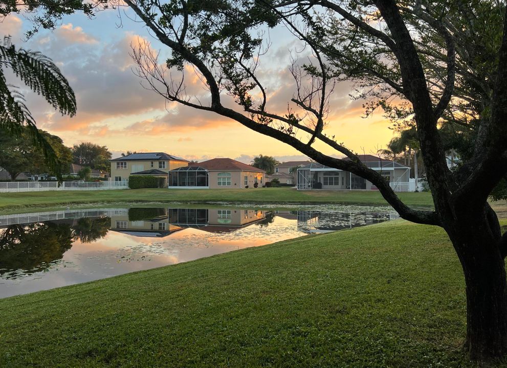 For Sale: $729,900 (4 beds, 2 baths, 2372 Square Feet)