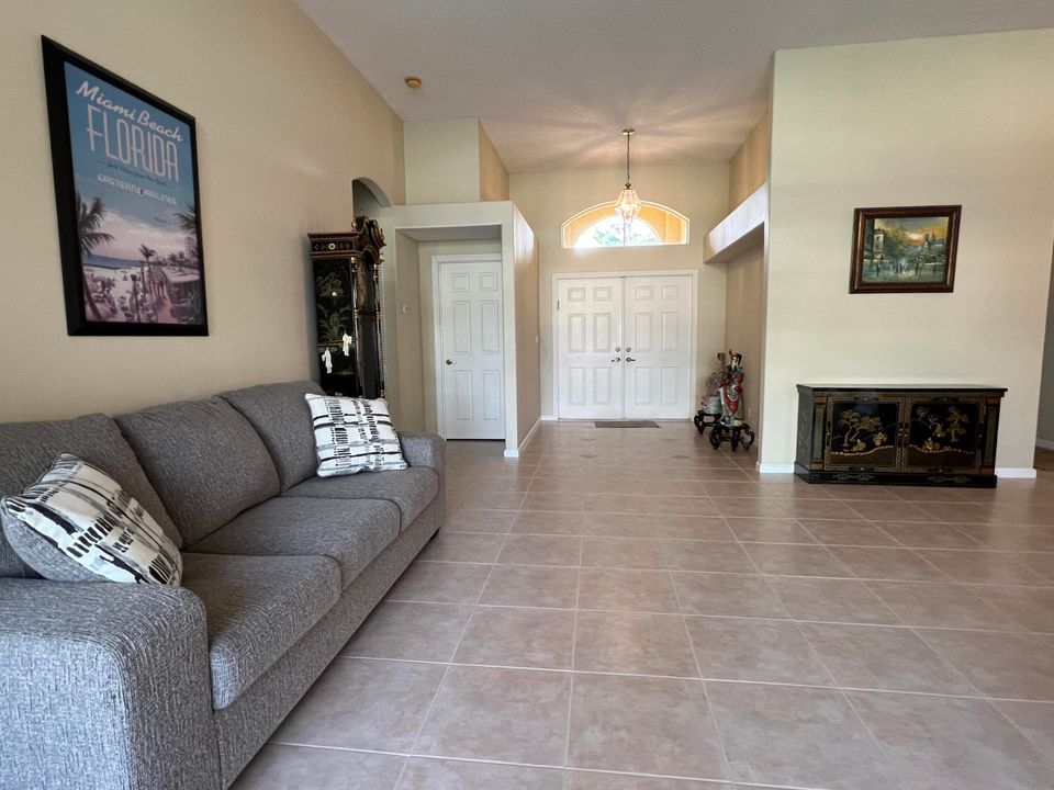 For Sale: $729,900 (4 beds, 2 baths, 2372 Square Feet)