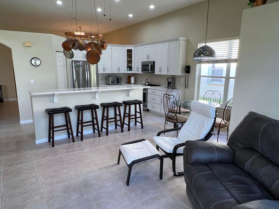 For Sale: $729,900 (4 beds, 2 baths, 2372 Square Feet)