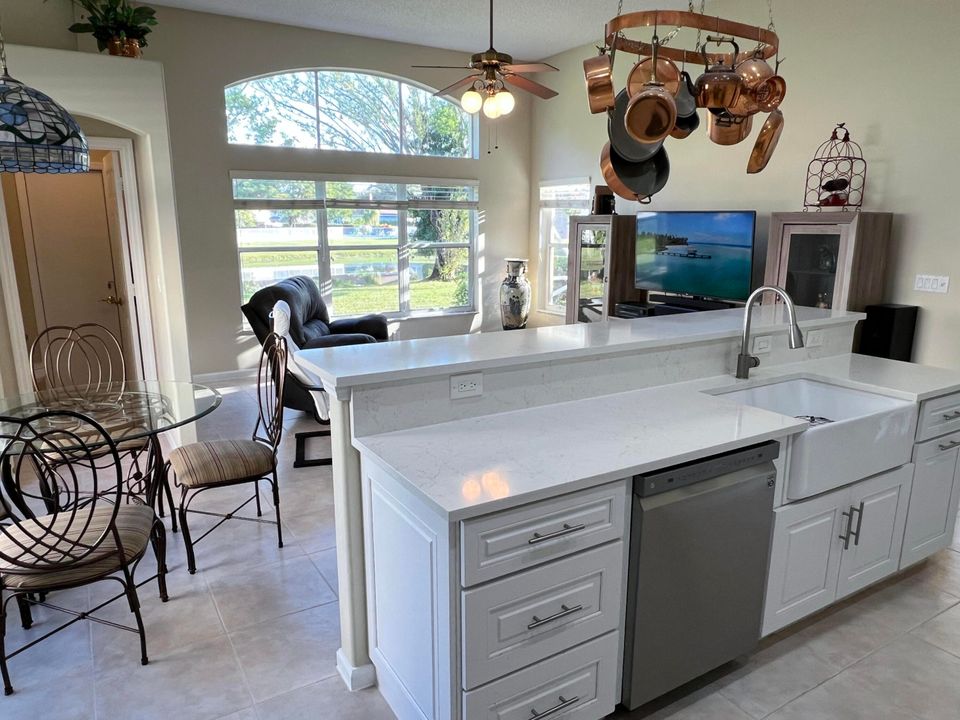 For Sale: $729,900 (4 beds, 2 baths, 2372 Square Feet)