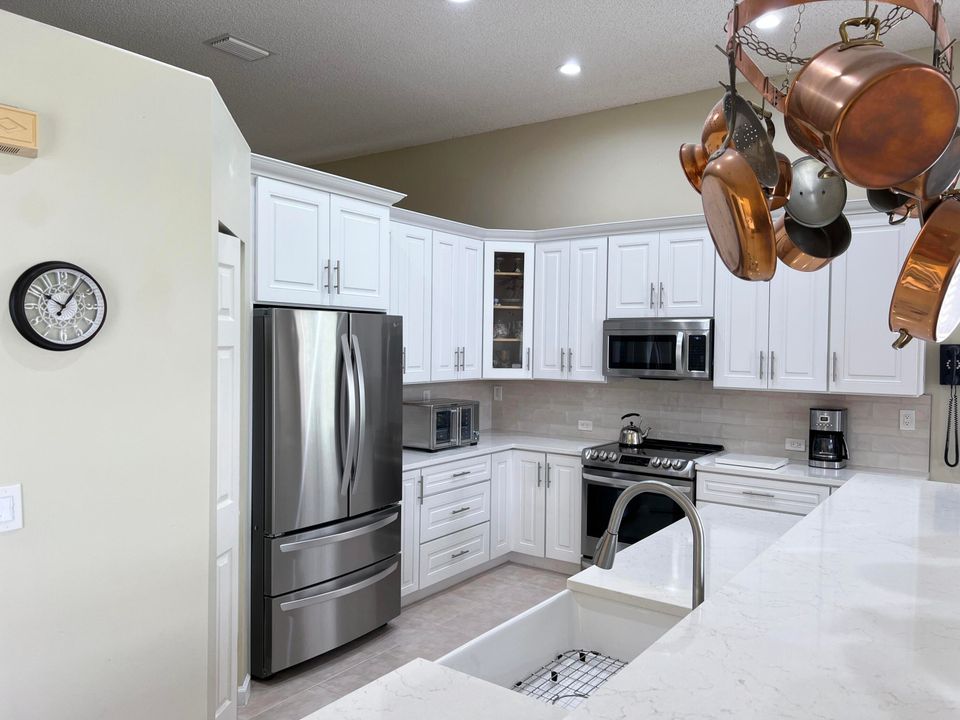 For Sale: $729,900 (4 beds, 2 baths, 2372 Square Feet)