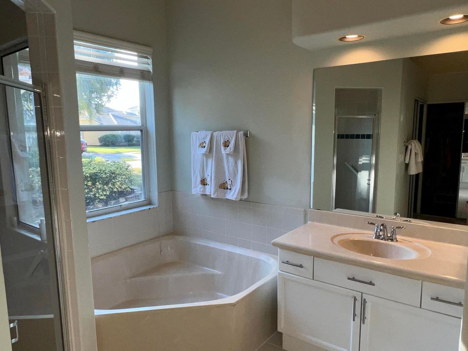 For Sale: $729,900 (4 beds, 2 baths, 2372 Square Feet)