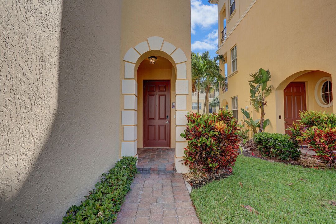 待售: $679,000 (4 贝兹, 3 浴室, 2292 平方英尺)