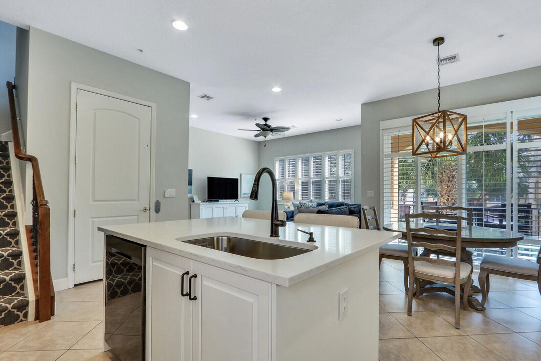 待售: $679,000 (4 贝兹, 3 浴室, 2292 平方英尺)