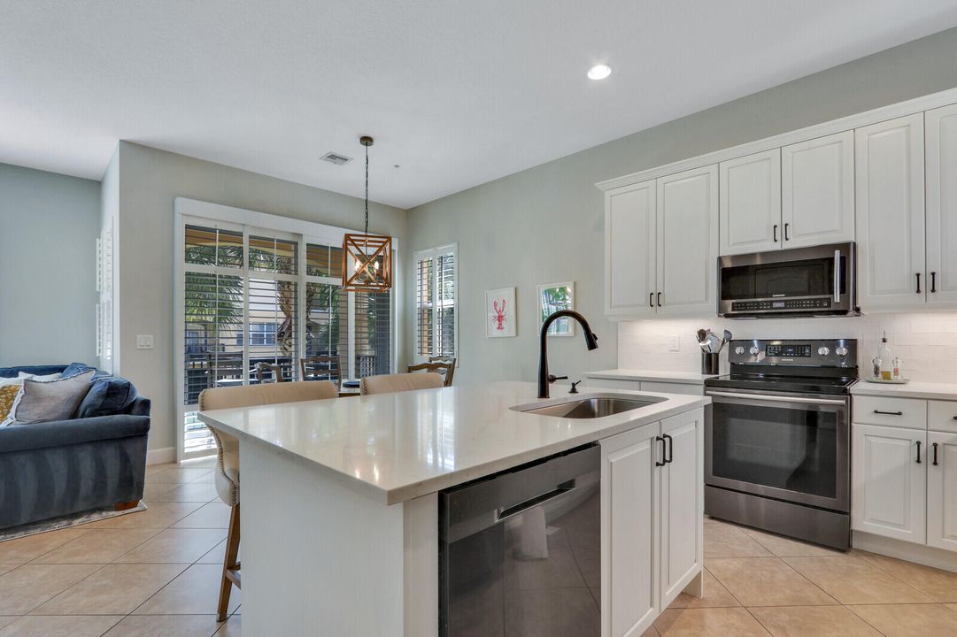 待售: $679,000 (4 贝兹, 3 浴室, 2292 平方英尺)