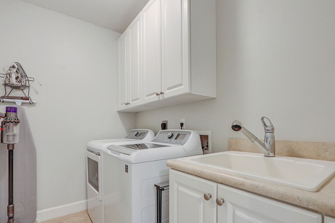 待售: $679,000 (4 贝兹, 3 浴室, 2292 平方英尺)