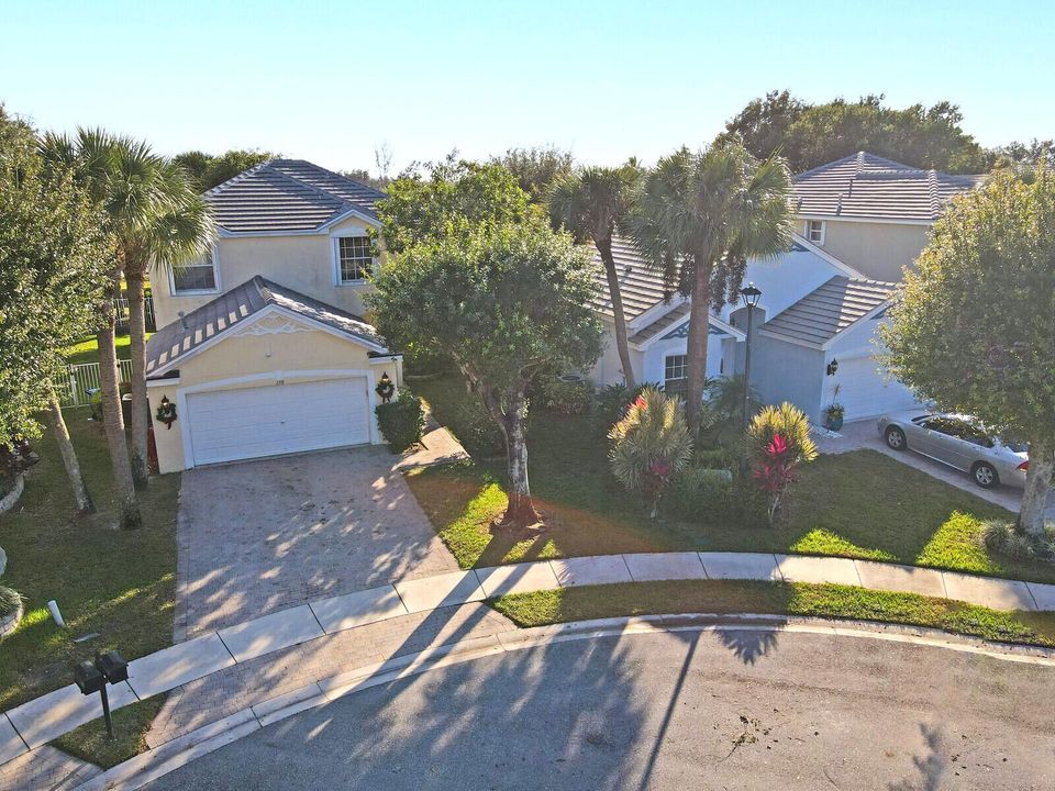 For Sale: $600,000 (4 beds, 2 baths, 2537 Square Feet)