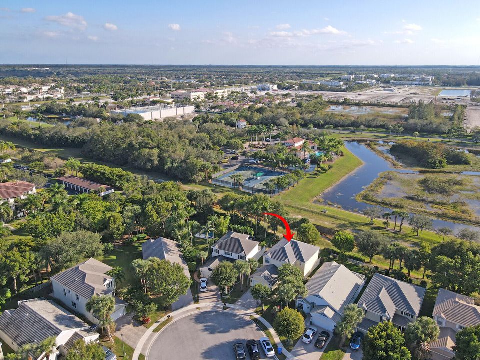 For Sale: $600,000 (4 beds, 2 baths, 2537 Square Feet)