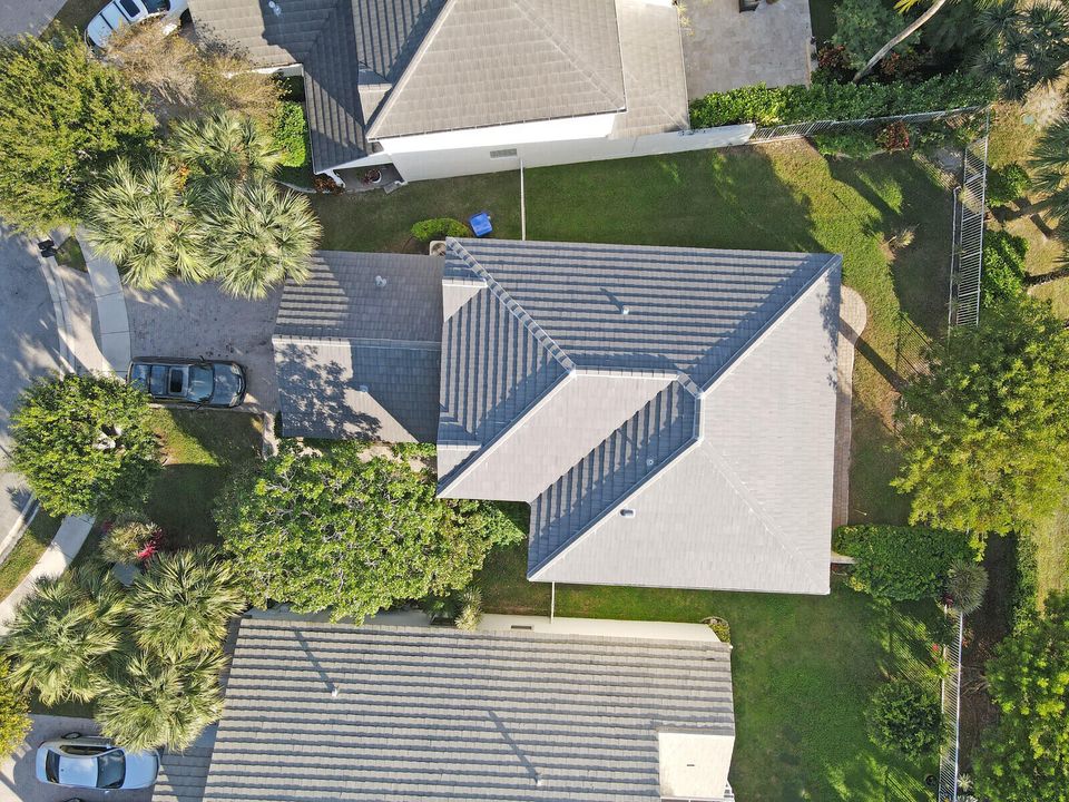 For Sale: $600,000 (4 beds, 2 baths, 2537 Square Feet)