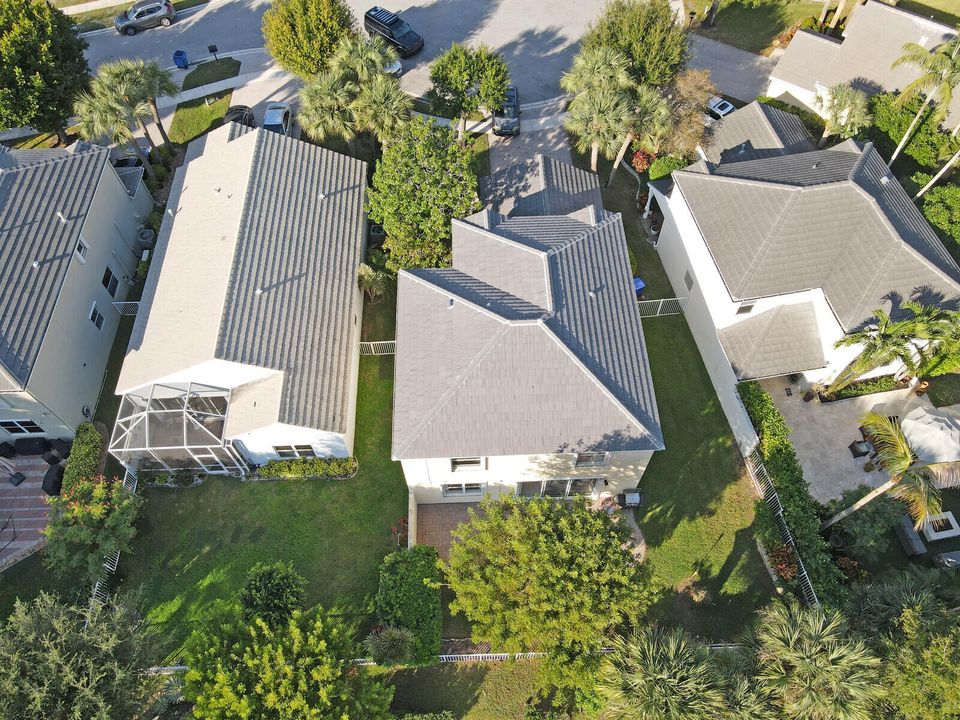 For Sale: $600,000 (4 beds, 2 baths, 2537 Square Feet)