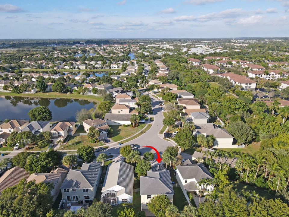 For Sale: $600,000 (4 beds, 2 baths, 2537 Square Feet)