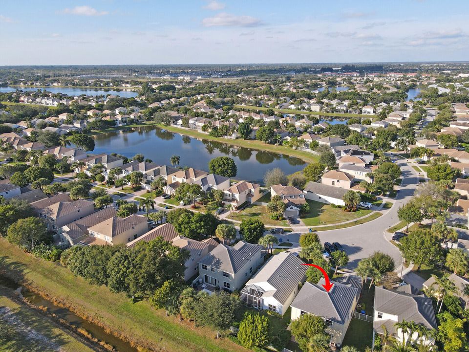 For Sale: $600,000 (4 beds, 2 baths, 2537 Square Feet)