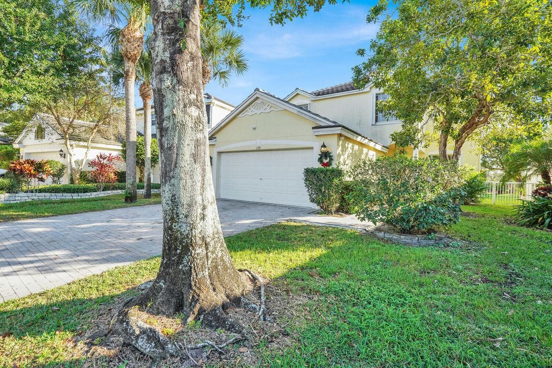 For Sale: $600,000 (4 beds, 2 baths, 2537 Square Feet)