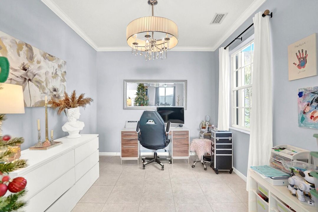 For Sale: $600,000 (4 beds, 2 baths, 2537 Square Feet)