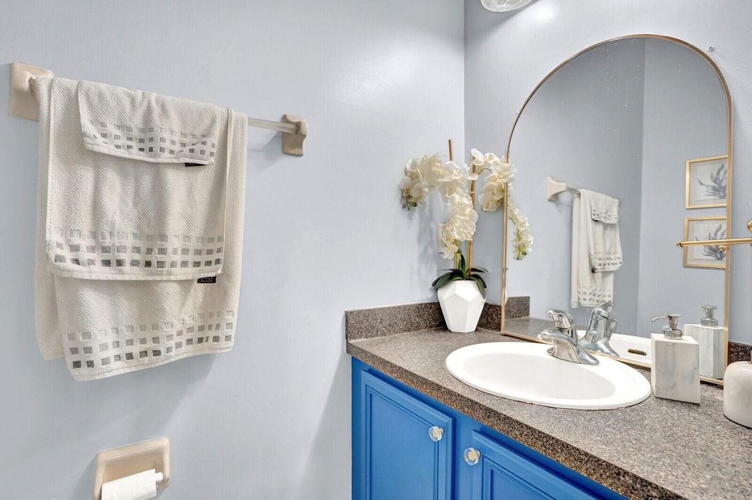 For Sale: $600,000 (4 beds, 2 baths, 2537 Square Feet)