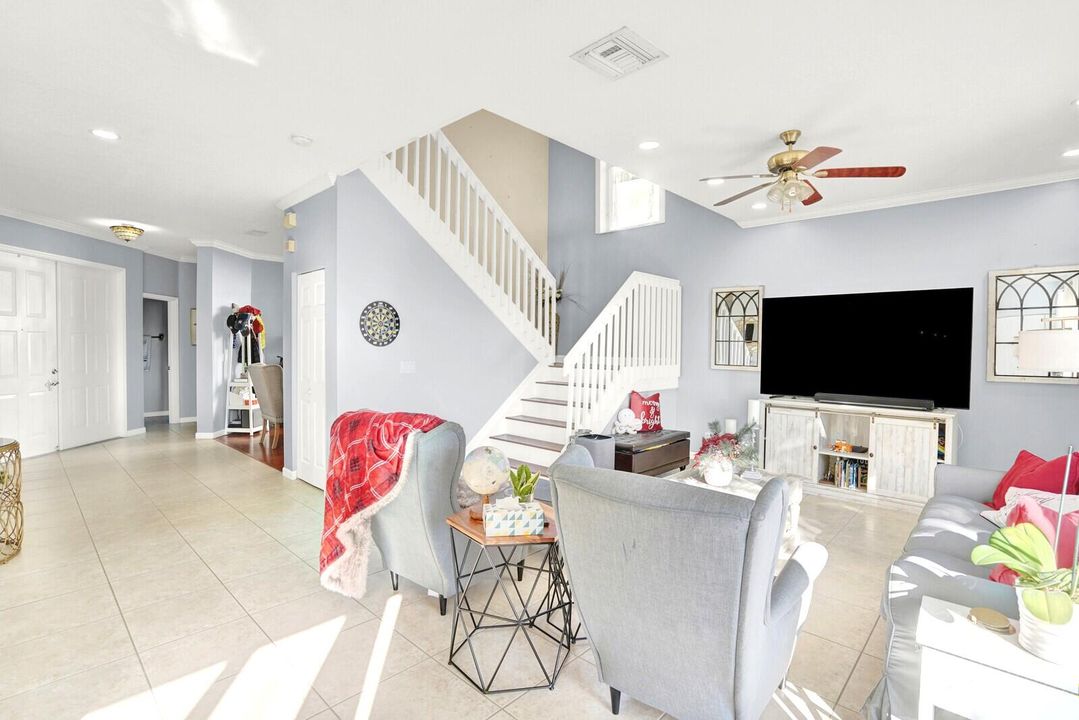 For Sale: $600,000 (4 beds, 2 baths, 2537 Square Feet)